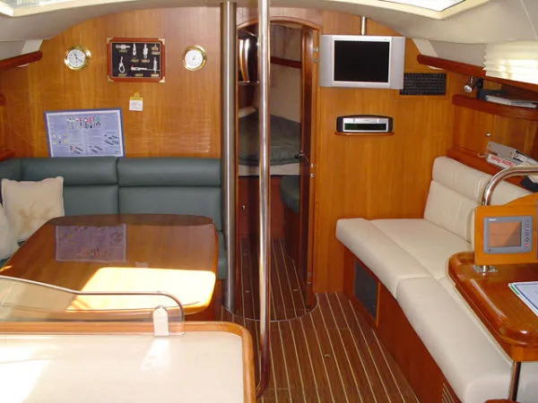 Slide: The Image of Hunter 44 Aft Cockpit 2004 - 11
