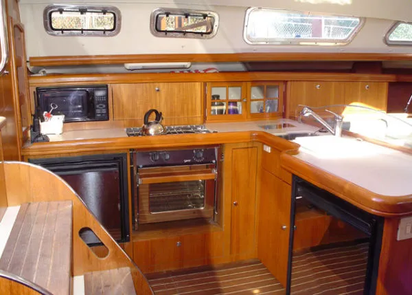 Slide: The Image of Hunter 44 Aft Cockpit 2004 - 7