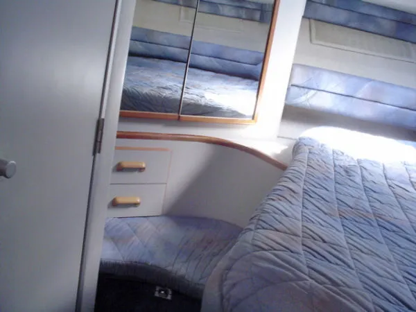 Slide: The Image of Sea Ray Sundancer 1991 - 5