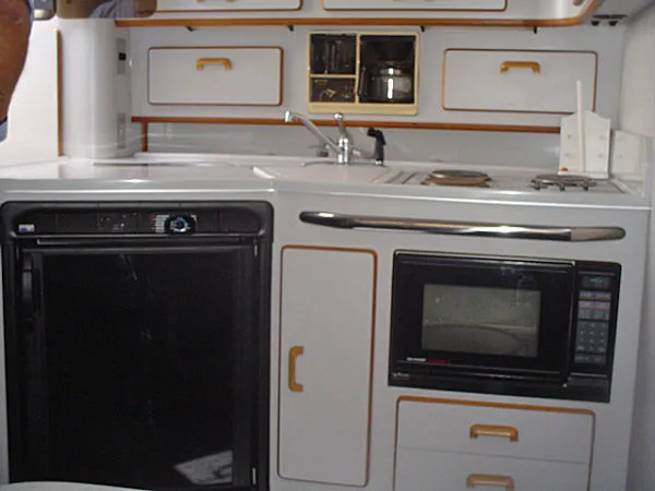 Slide: The Image of Sea Ray Sundancer 1991 - 9