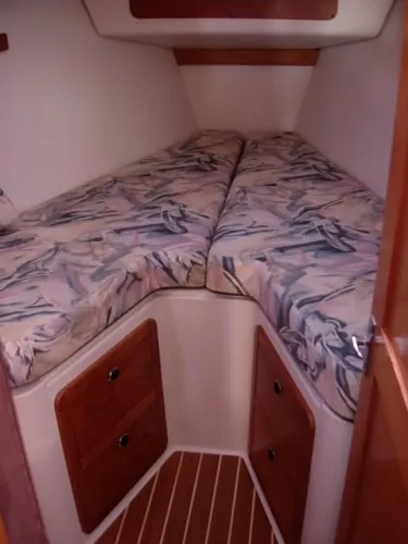 Slide: The Image of Catalina 380 Sloop 1997 - 10