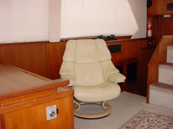 Slide: The Image of Chris-Craft 426 Catalina - TURNKEY LIVEABOARD 1988 - 6
