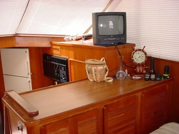 Slide: The Image of Chris-Craft 426 Catalina - TURNKEY LIVEABOARD 1988 - 9