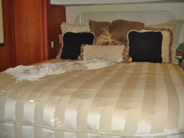 Slide: The Image of Silverton 39 Motor Yacht-**BRING OFFERS! SHORT SALE POSSIBLE!** 2003 - 11