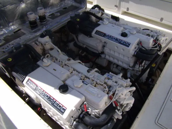 Slide: The Image of Dorado 40 Bluewater Sportfish - Twin Volvo Diesels 2004 - 11