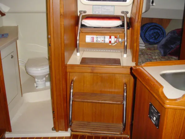 Slide: The Image of Hunter 306 Sloop-LIKE BRAND NEW! 2002 - 4