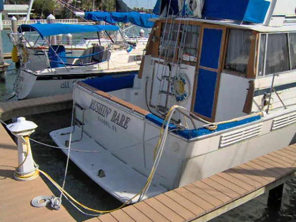 Slide: The Image of Bayliner 3870 Motor Yacht 1987 - 2
