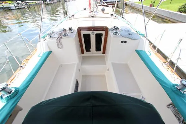 Slide: The Image of Island Packet 40 Cutter Rig 1998 - 4