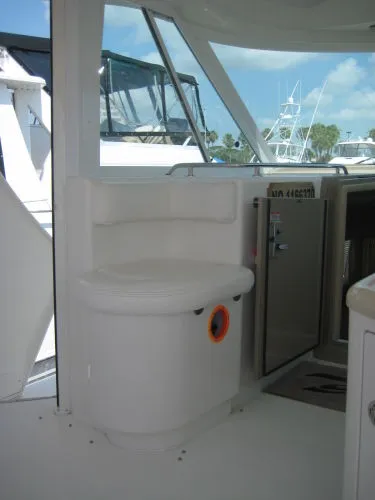 Slide: The Image of Sea Ray 390 Motor Yacht 2004 - 8