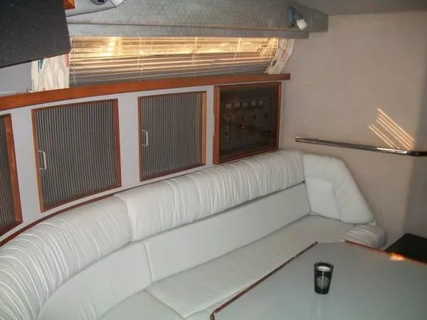 Slide: The Image of Sea Ray 390 Express Cruiser 1989 - 5