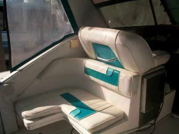 Slide: The Image of Sea Ray 390 Express Cruiser 1989 - 6