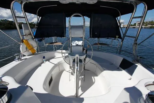 Slide: The Image of Hunter 386 shoal draft 2004 - 3