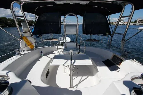 Slide: The Image of Hunter 386 shoal draft 2004 - 4