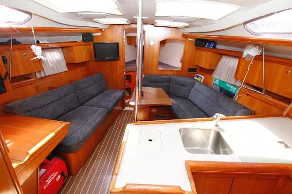 Slide: The Image of Hunter 386 shoal draft 2004 - 9