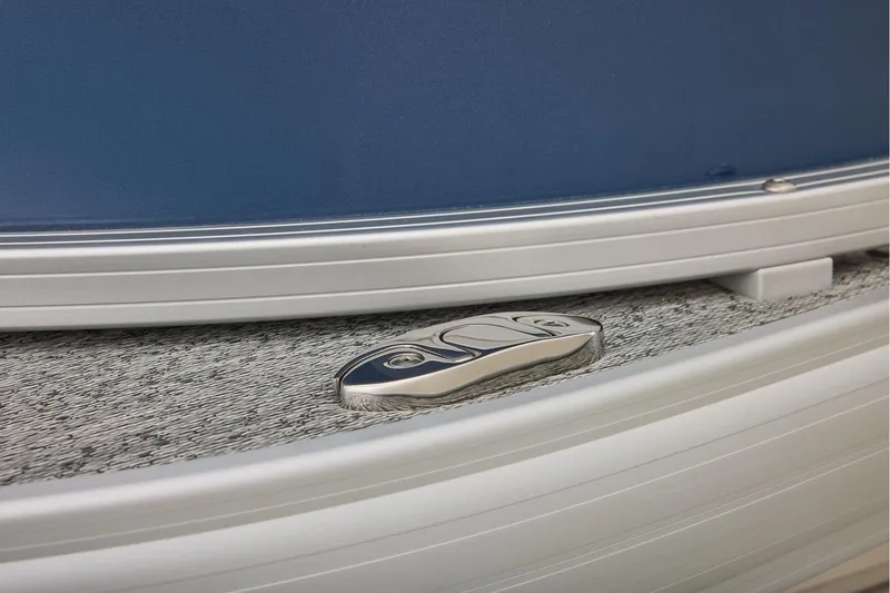 Slide: The Image of Sun Tracker Bass Buggy 18 DLX 2026 - 39