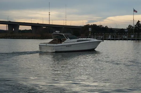 Slide: The Image of Sea Ray 390 Express Cruiser 1986 - 0