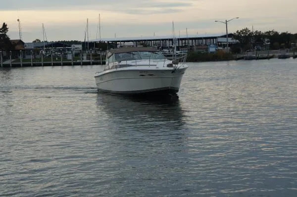 Slide: The Image of Sea Ray 390 Express Cruiser 1986 - 10