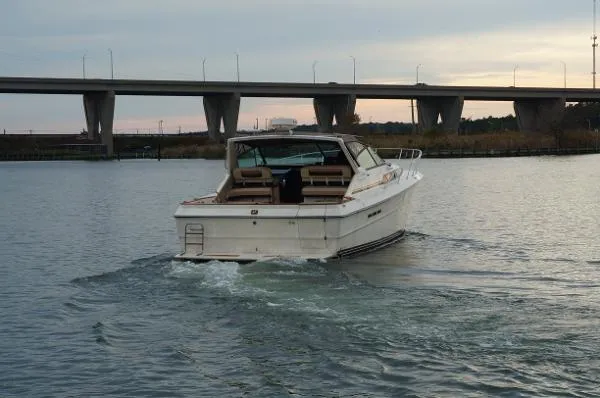 Slide: The Image of Sea Ray 390 Express Cruiser 1986 - 4