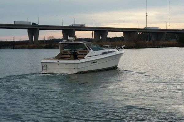 Slide: The Image of Sea Ray 390 Express Cruiser 1986 - 5