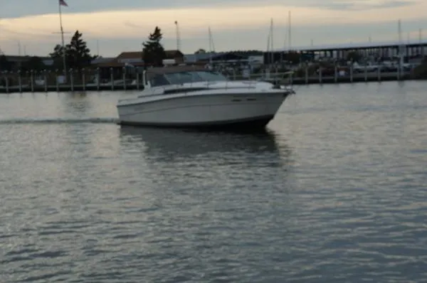 Slide: The Image of Sea Ray 390 Express Cruiser 1986 - 9