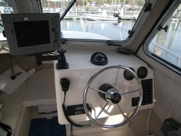Slide: The Image of Parker Marine 2320 SL Sport Cabin 2005 - 11