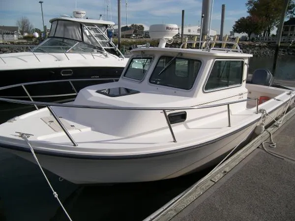 Slide: The Image of Parker Marine 2320 SL Sport Cabin 2005 - 5