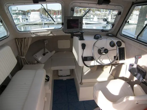 Slide: The Image of Parker Marine 2320 SL Sport Cabin 2005 - 9