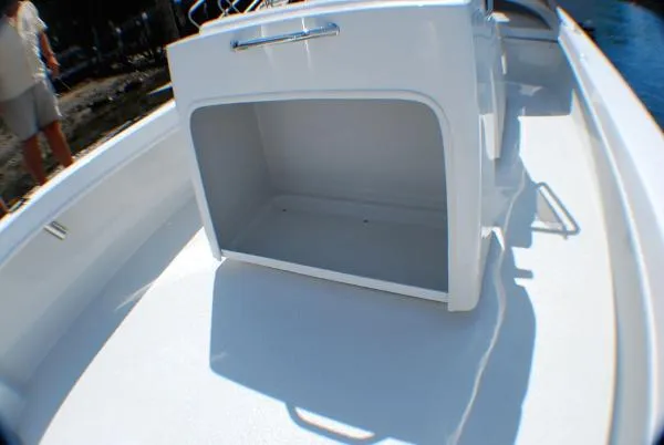 Slide: The Image of Eastern 200 Center Console 2013 - 6