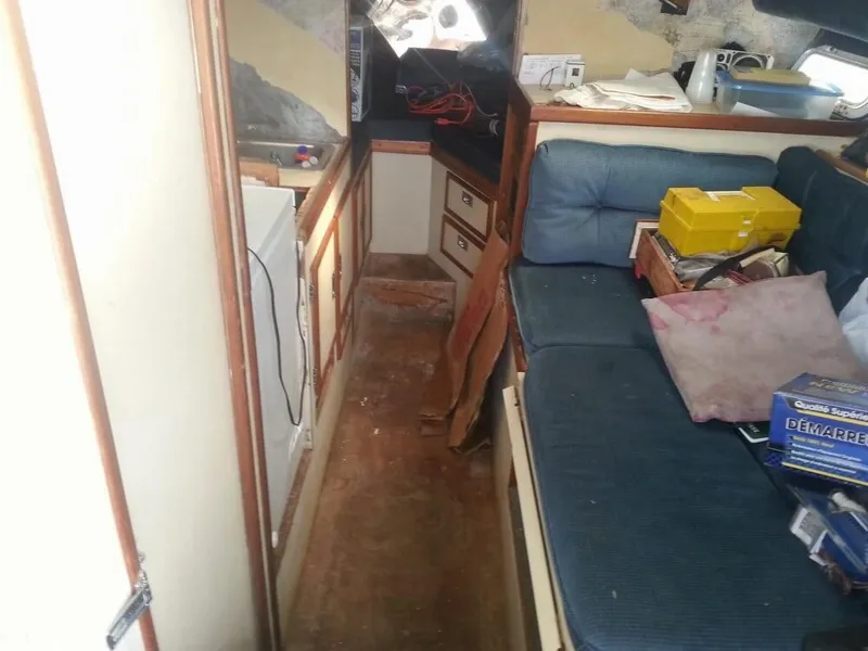Slide: The Image of Vessel Marine 30 Sportfisherman 1986 - 3
