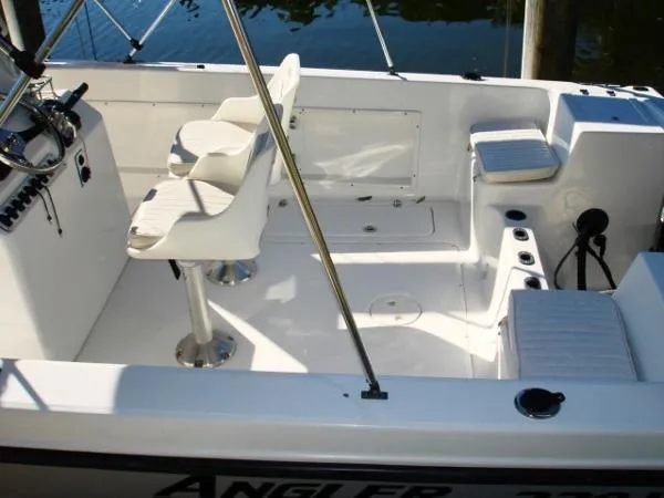 Slide: The Image of Angler 220 VFX Center Console 2009 - 4