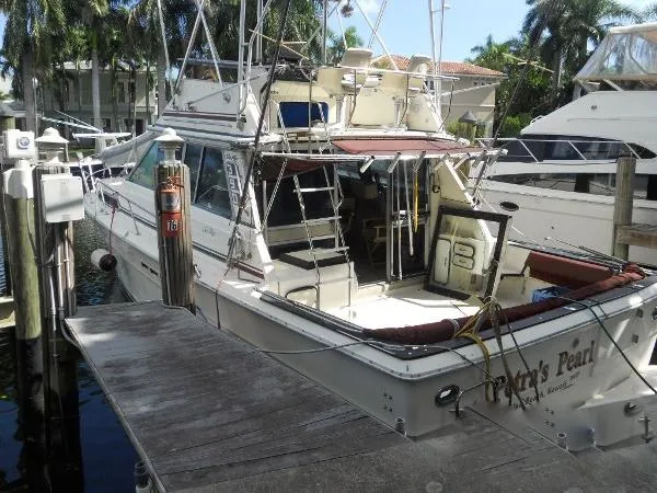 Slide: The Image of Sea Ray 390 Sedan Bridge 1984 - 4