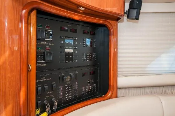Slide: The Image of Sea Ray 560 Sedan Bridge 1999 - 10