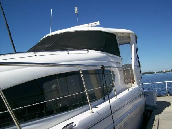 Slide: The Image of Sea Ray 390 Motor Yacht 2004 - 5