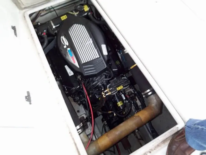 Slide: The Image of Hatteras 31 Sportfish Flybridge 1975 - 11