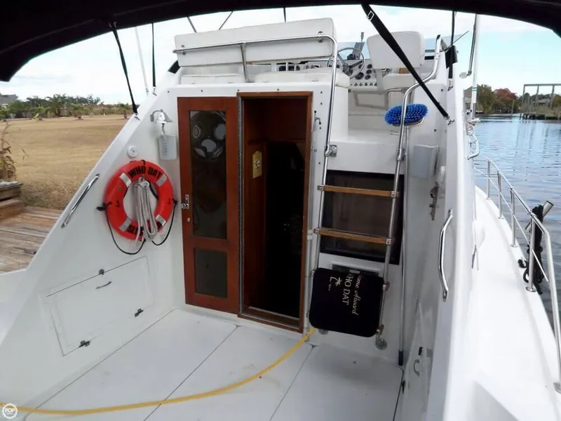 Slide: The Image of Hatteras 31 Sportfish Flybridge 1975 - 3