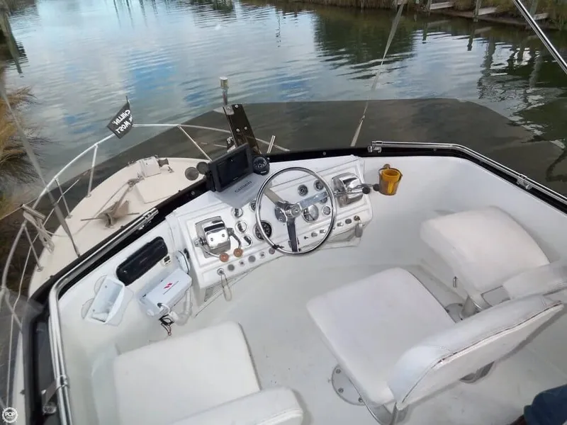 Slide: The Image of Hatteras 31 Sportfish Flybridge 1975 - 6