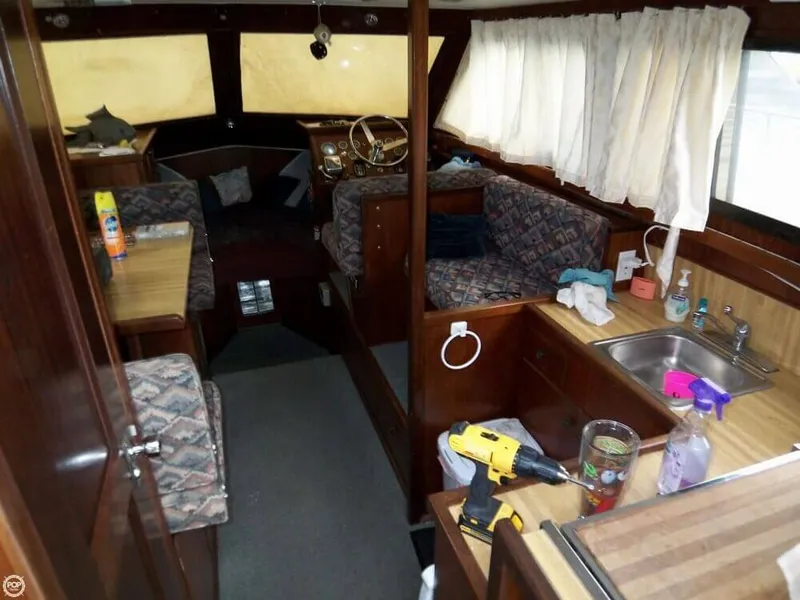 Slide: The Image of Hatteras 31 Sportfish Flybridge 1975 - 7
