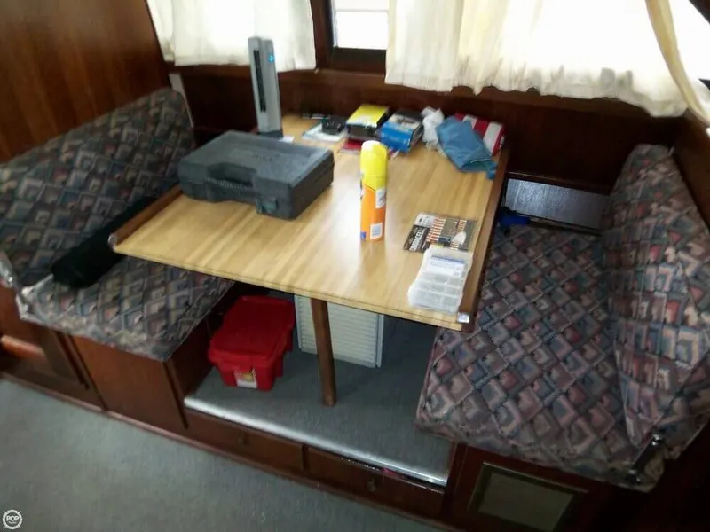 Slide: The Image of Hatteras 31 Sportfish Flybridge 1975 - 8