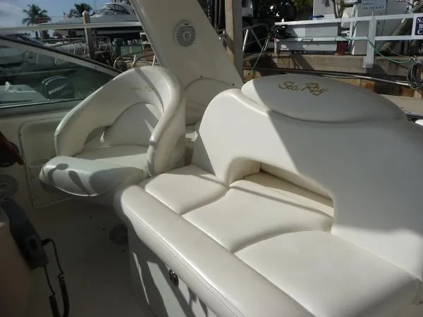 Slide: The Image of Sea Ray 34 SunDancer 2002 - 4