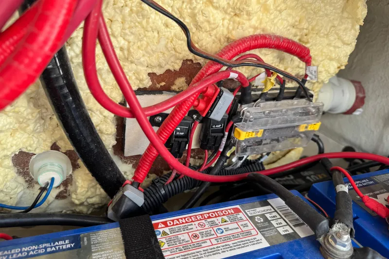 Slide: The Image of Electrical wiring and battery setup in 2022 NauticStar 2602 Legacy boat. - 82