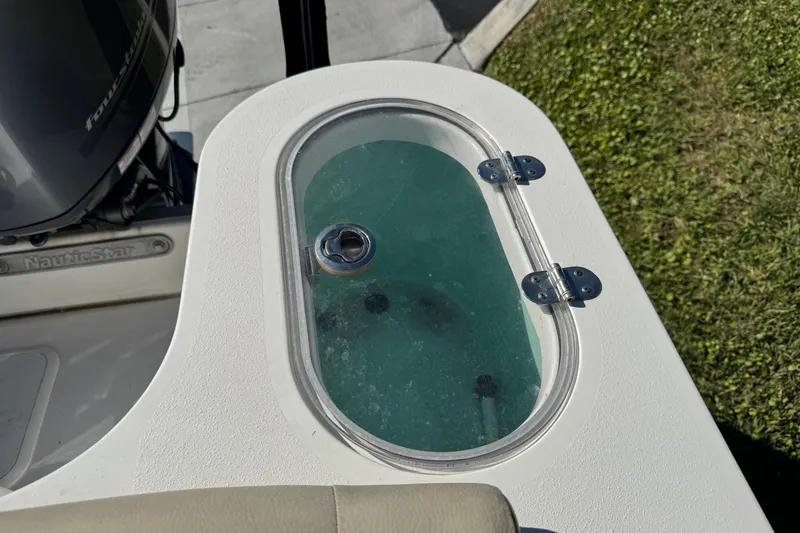 Slide: The Image of NauticStar 2602 Legacy 2022 - 84