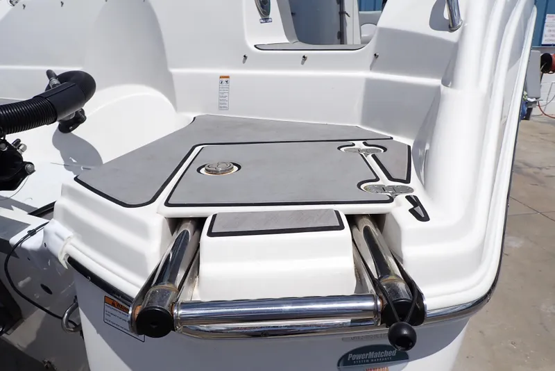 Slide: The Image of NauticStar 223 DC 2021 - 64