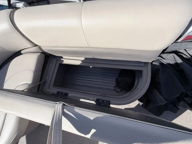 Slide: The Image of Sun Tracker 18 Bass Buggy 2025 - 10