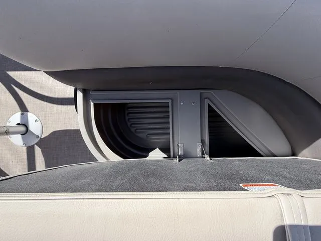 Slide: The Image of Sun Tracker 18 Bass Buggy 2025 - 11