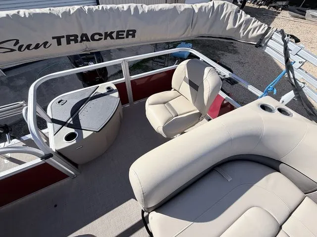 Slide: The Image of Sun Tracker 18 Bass Buggy 2025 - 12