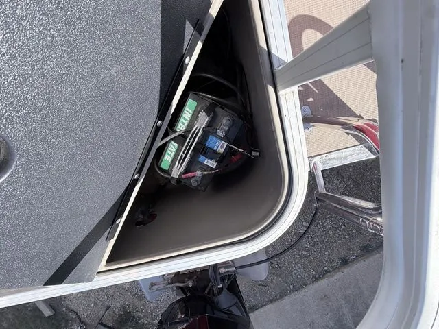 Slide: The Image of Sun Tracker 18 Bass Buggy 2025 - 14