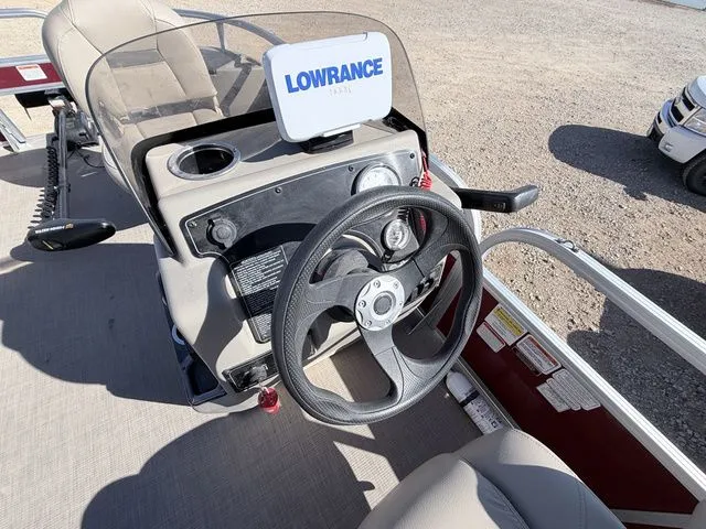 Slide: The Image of Sun Tracker 18 Bass Buggy 2025 - 16