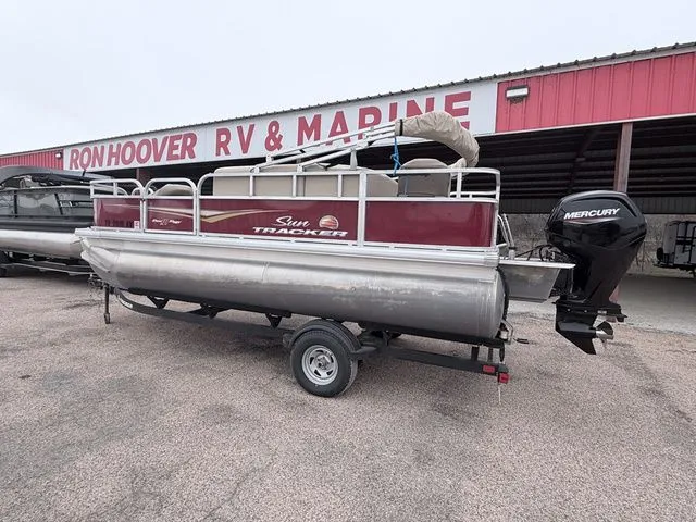 Slide: The Image of Sun Tracker 18 Bass Buggy 2025 - 3