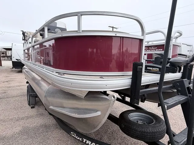 Slide: The Image of Sun Tracker 18 Bass Buggy 2025 - 5