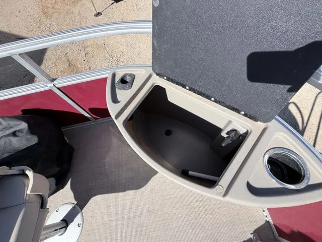 Slide: The Image of Sun Tracker 18 Bass Buggy 2025 - 7